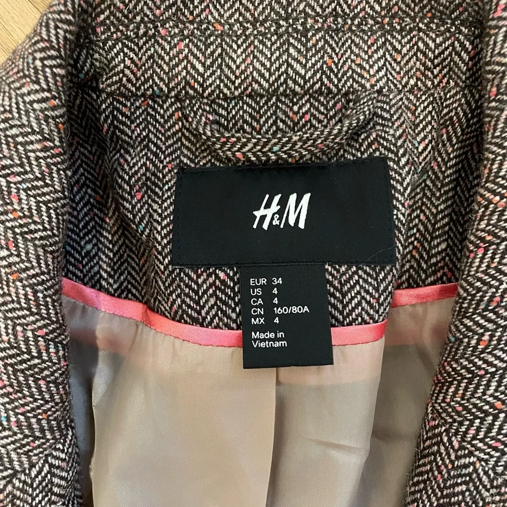 H&M Brown and Gold Blazer with Modern Tailoring - Picture 5 of 6